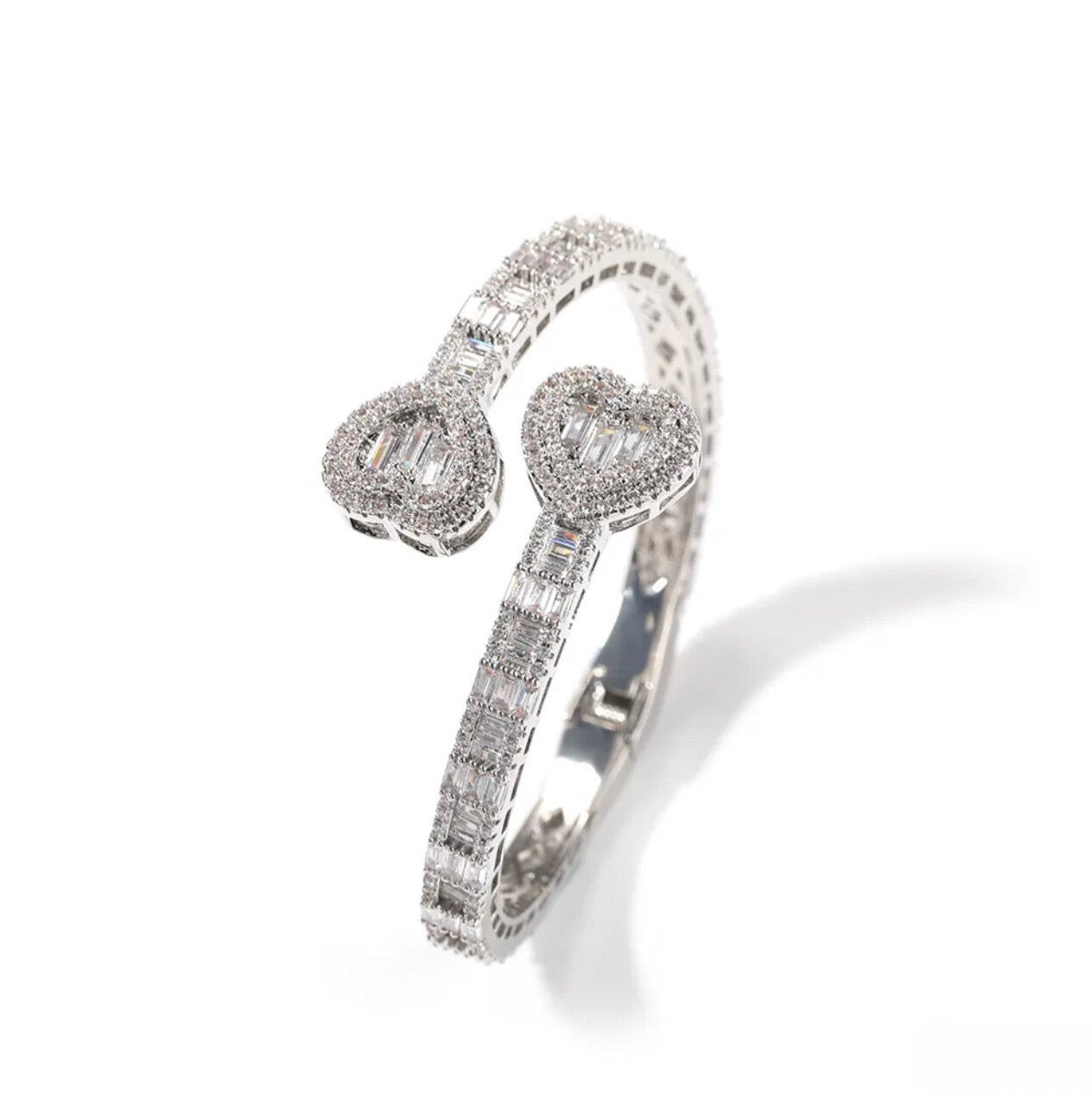 HEART BAGUETTE BANGLE