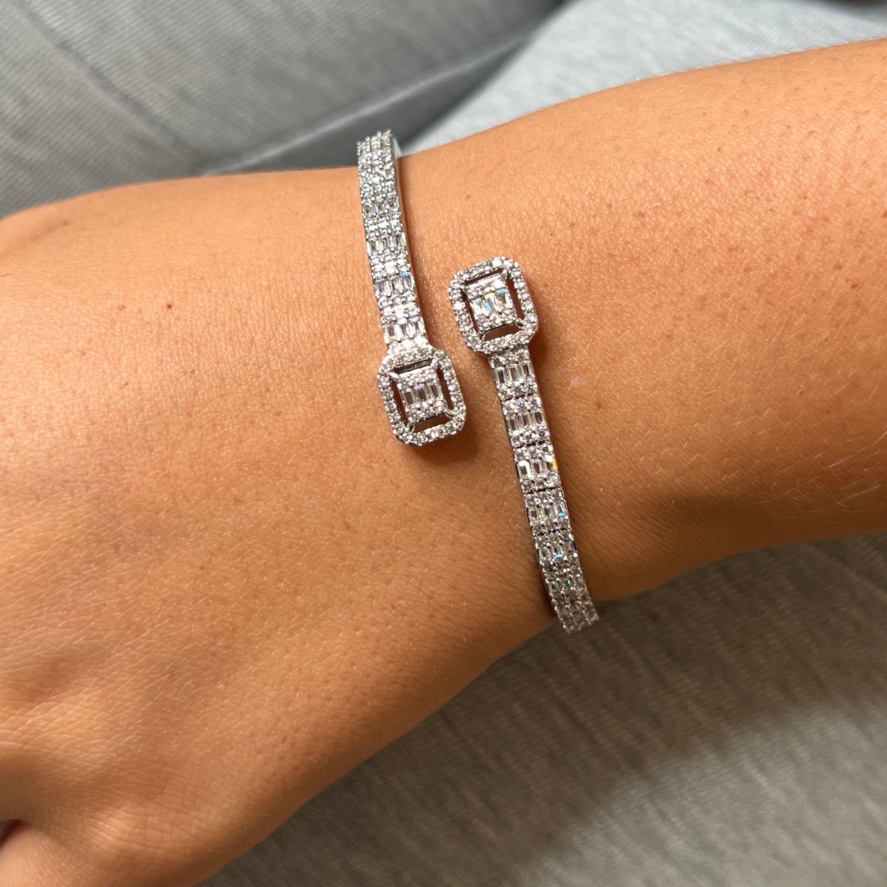 Square cut Cubic zirconia stones set in a Baguette Bracelet